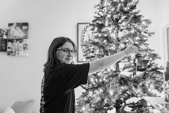 Jennifer B. Photography-tree decorating2023-0003