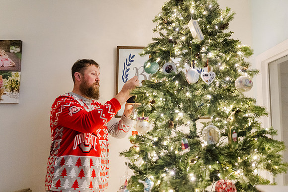Jennifer B. Photography-tree decorating2023-0021