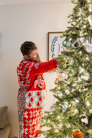 Jennifer B. Photography-tree decorating2023-0022