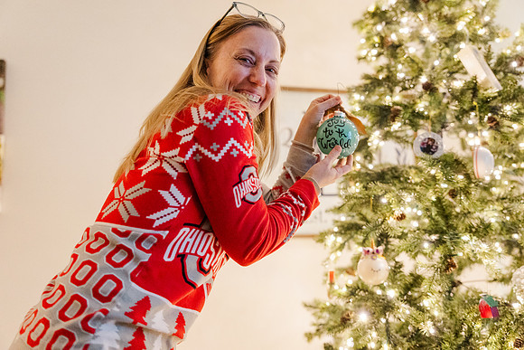 Jennifer B. Photography-tree decorating2023-0012