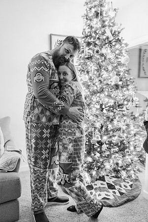 Jennifer B. Photography-tree decorating2023-0047