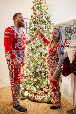 Jennifer B. Photography-tree decorating2023-0045