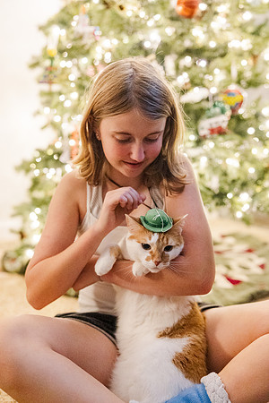 Jennifer B. Photography-tree decorating2023-0060