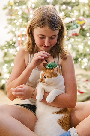 Jennifer B. Photography-tree decorating2023-0059